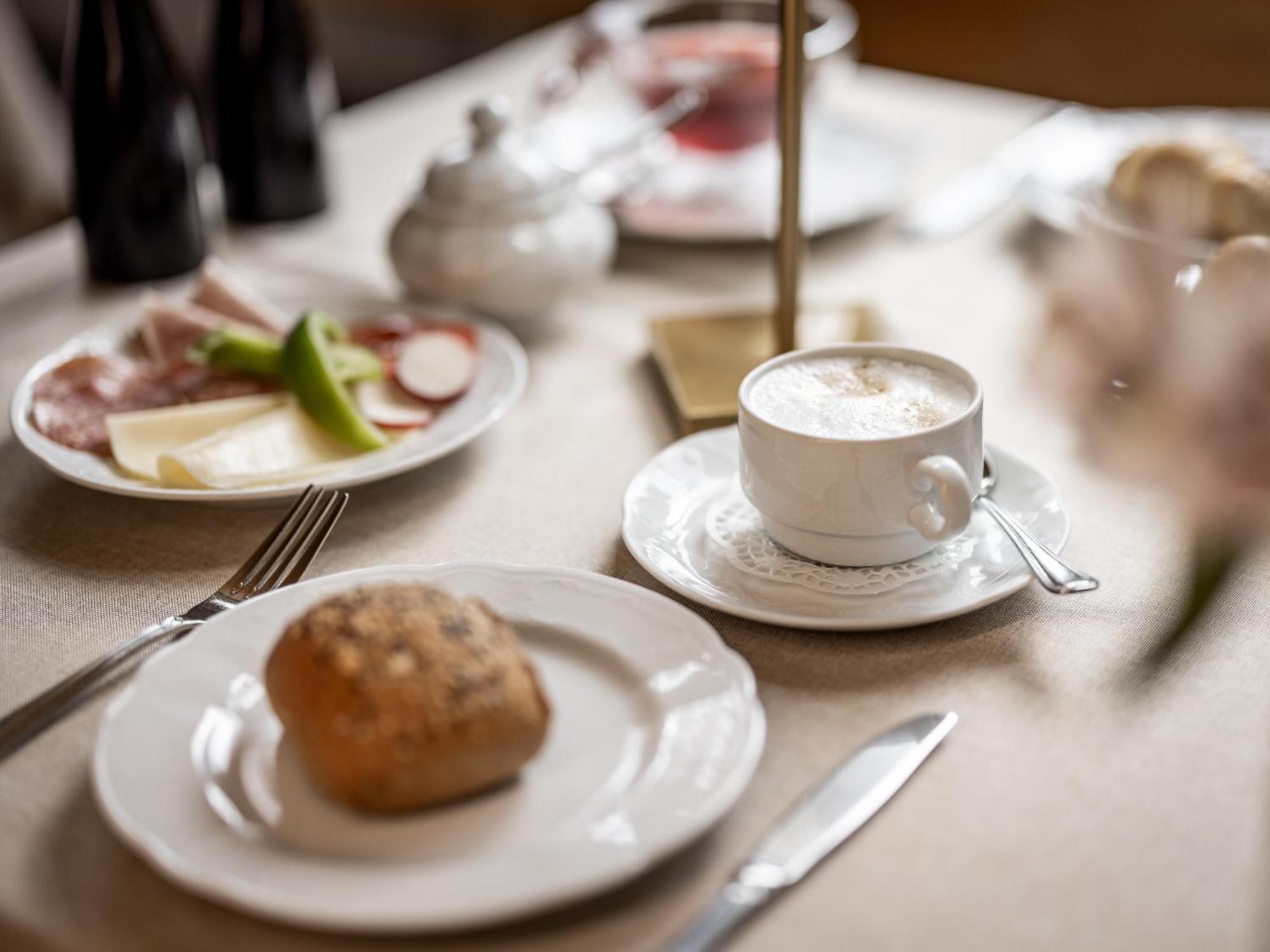 Hotel Engel Мелау Екстериор снимка