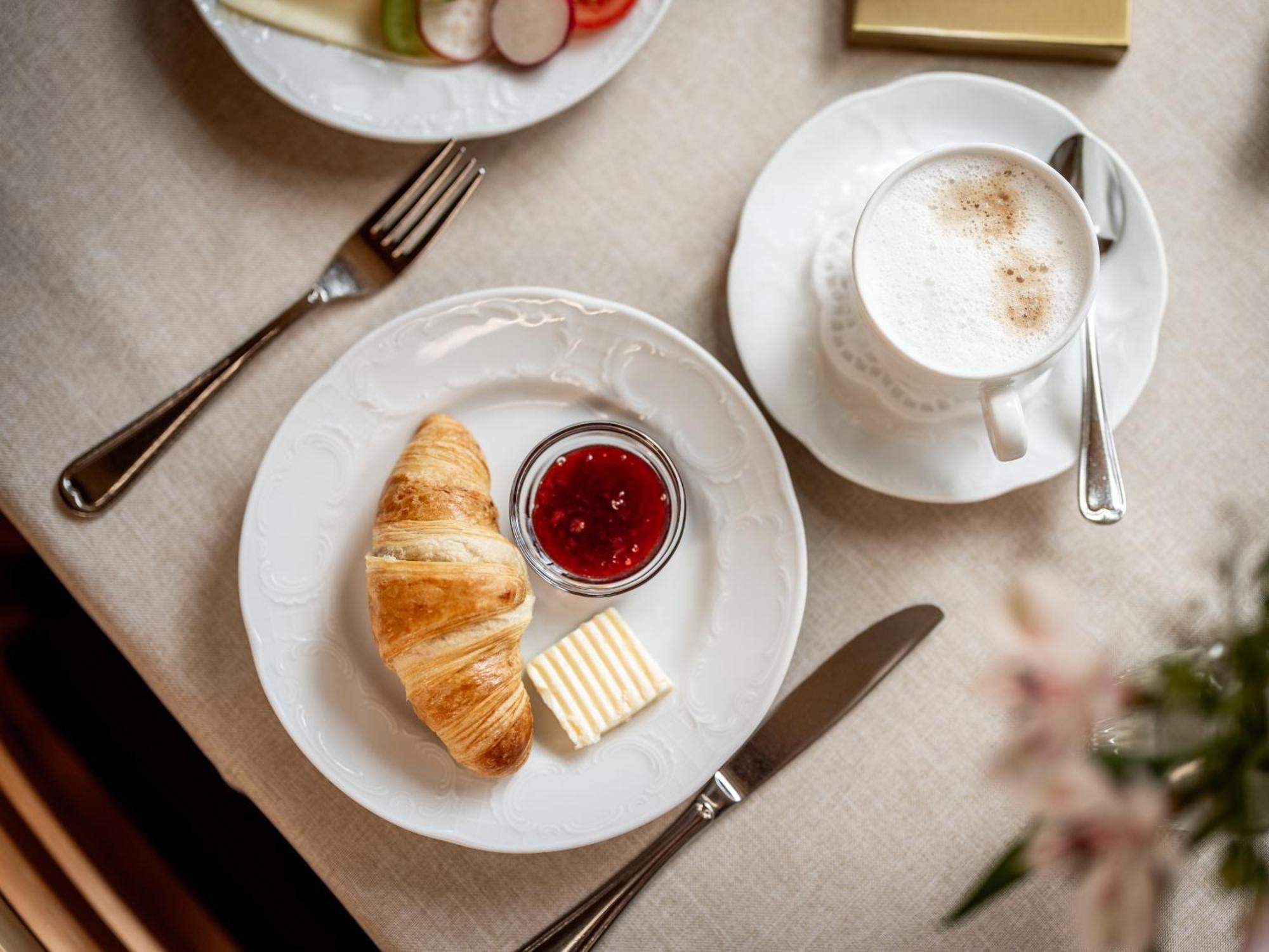 Hotel Engel Мелау Екстериор снимка